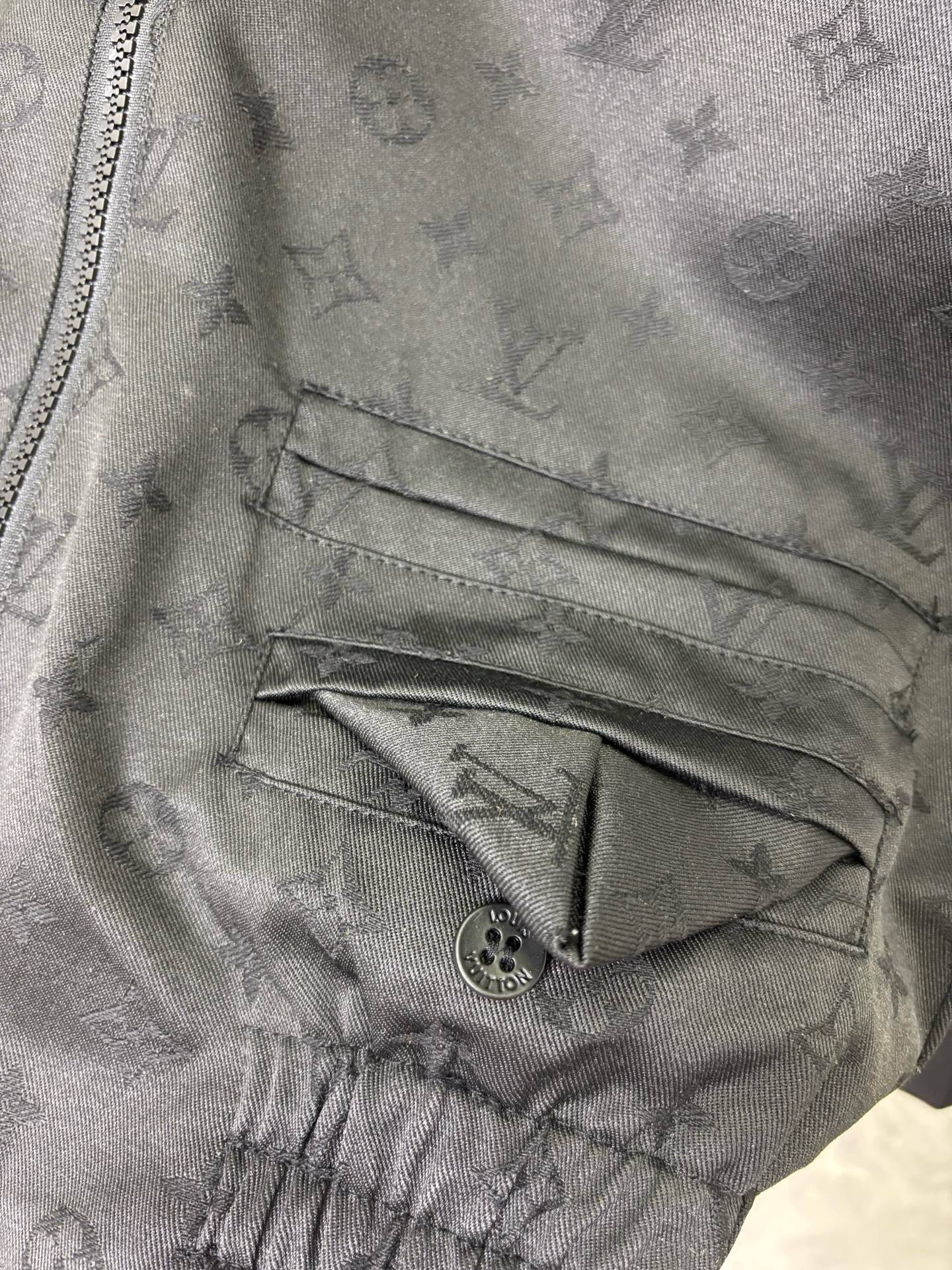 LV Clothing-306