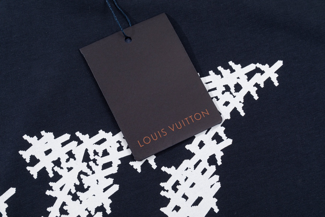 LV clothing-126
