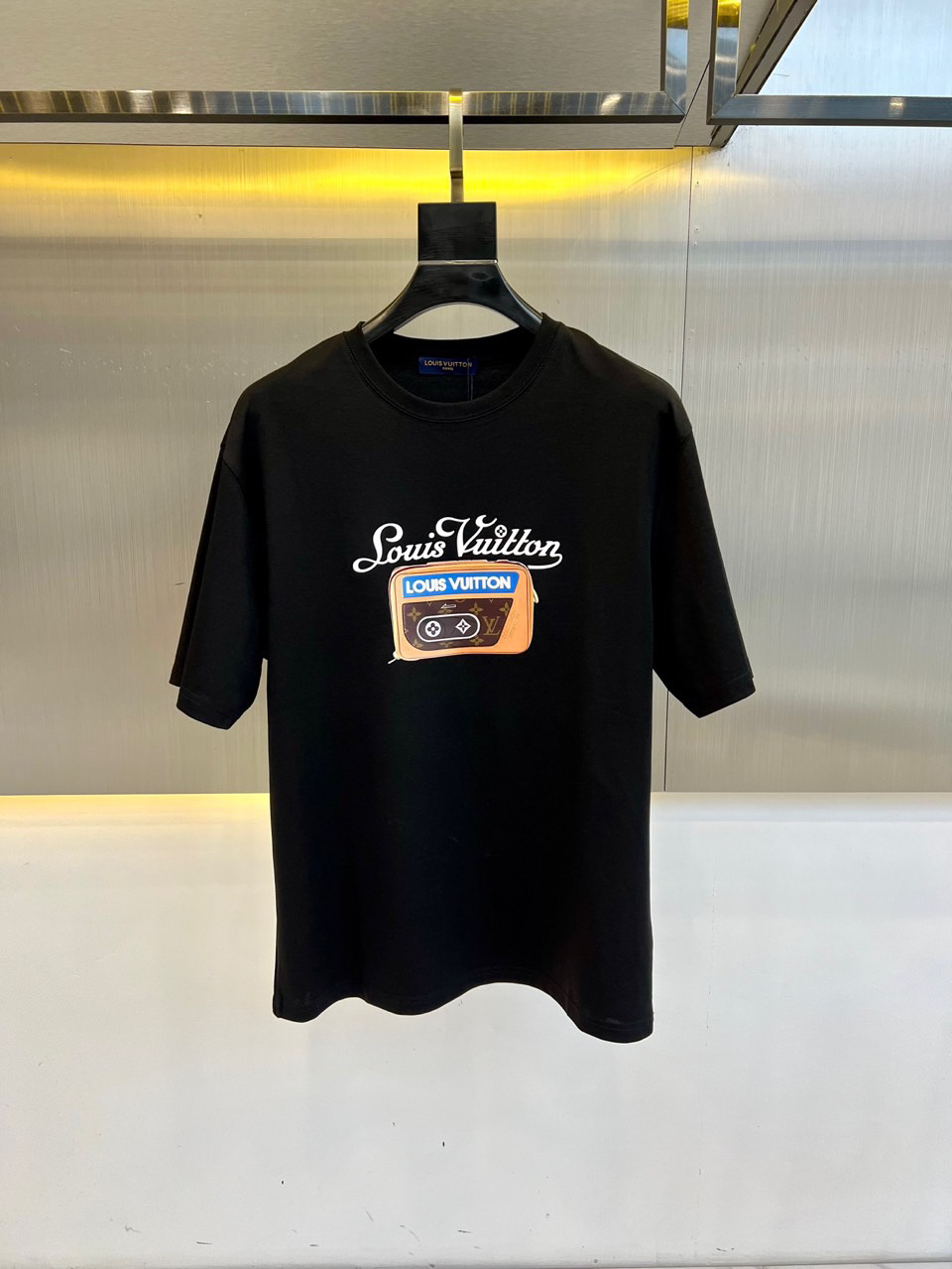 LV clothing-116