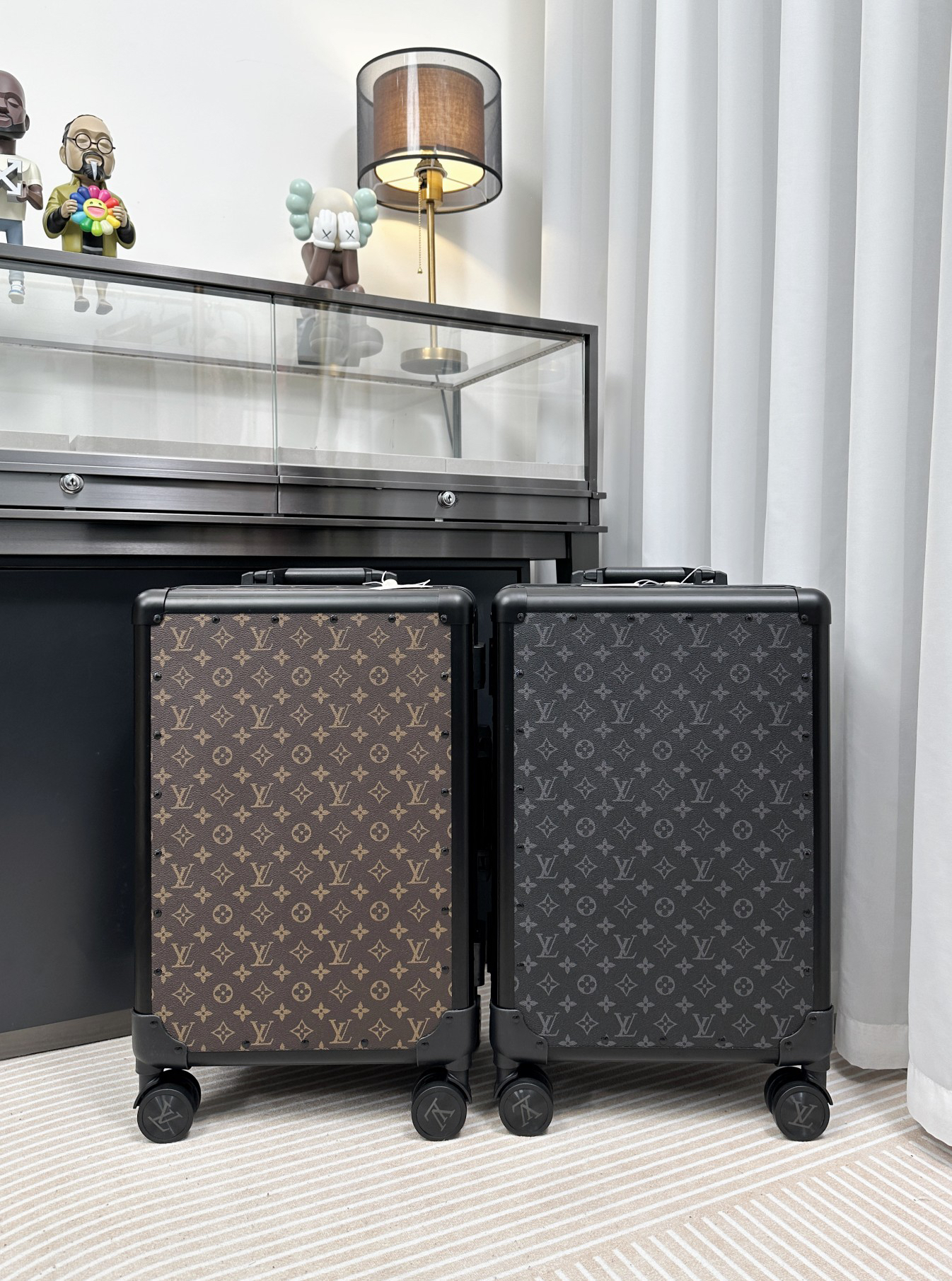 LV luggage-105
