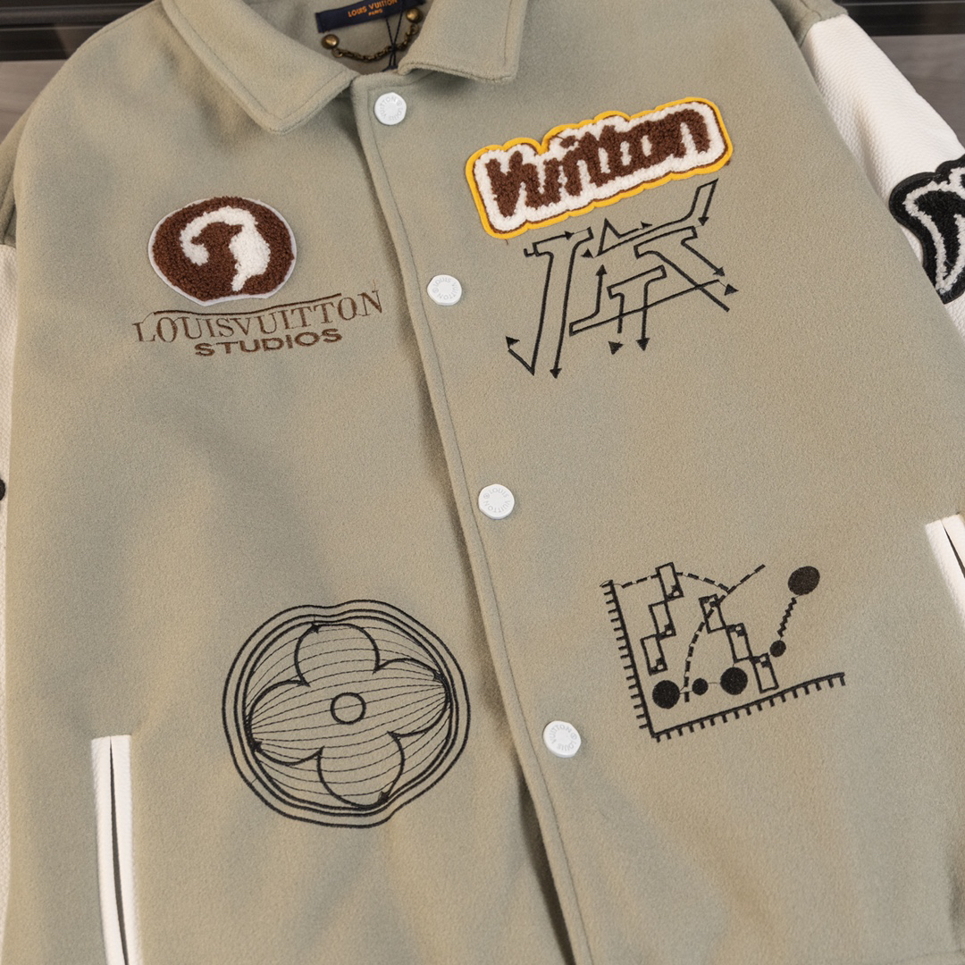 LV Clothing-308