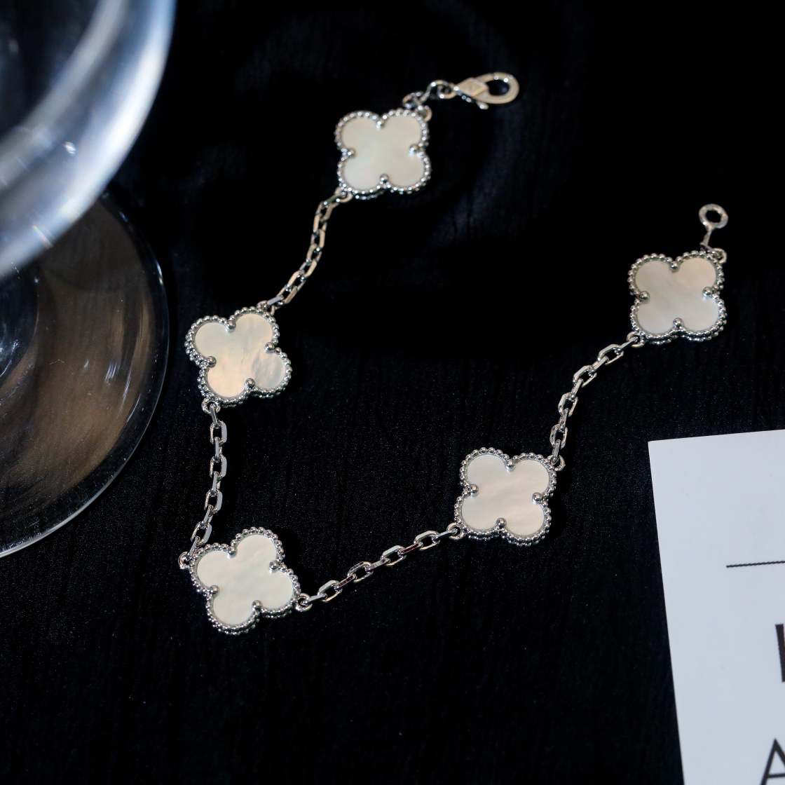 Van Cleef & Arpels Bracelet-76