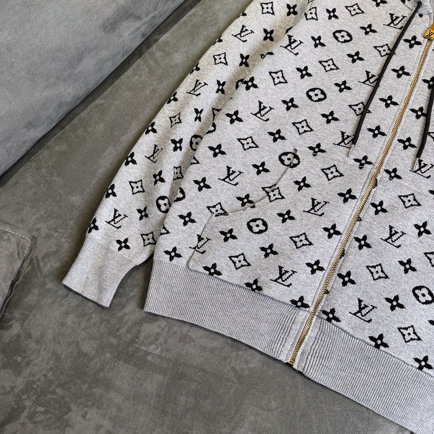 LV Clothing-333