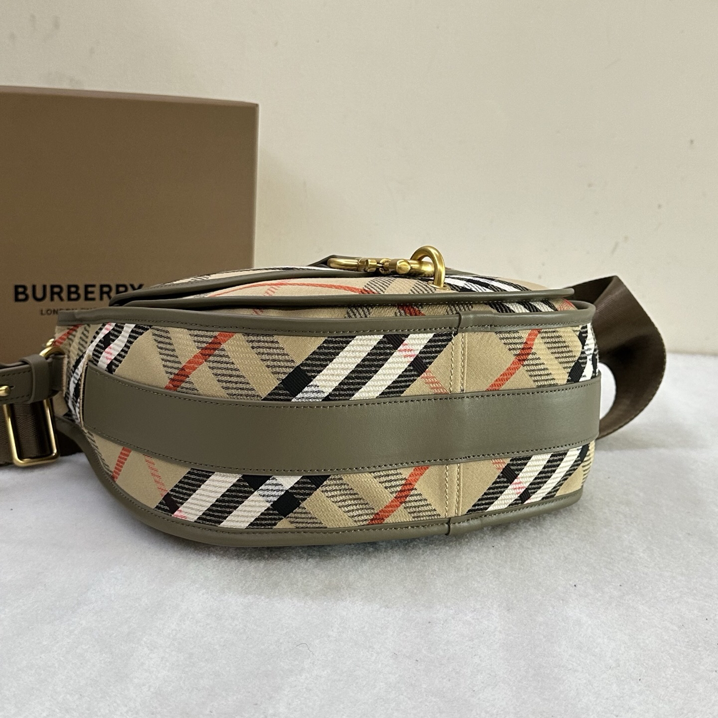 Burberry bag-136