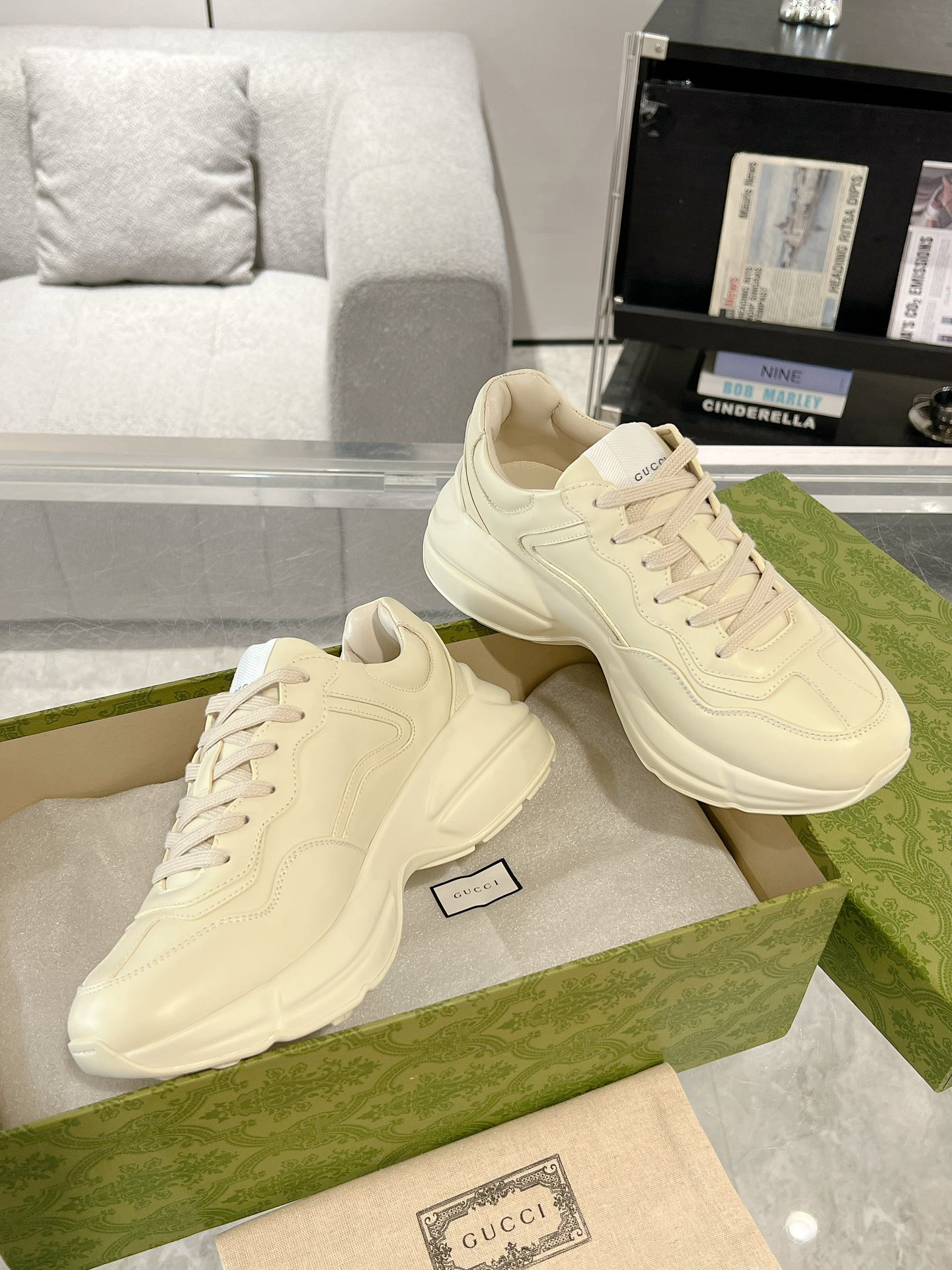 Gucci Sneakers-208