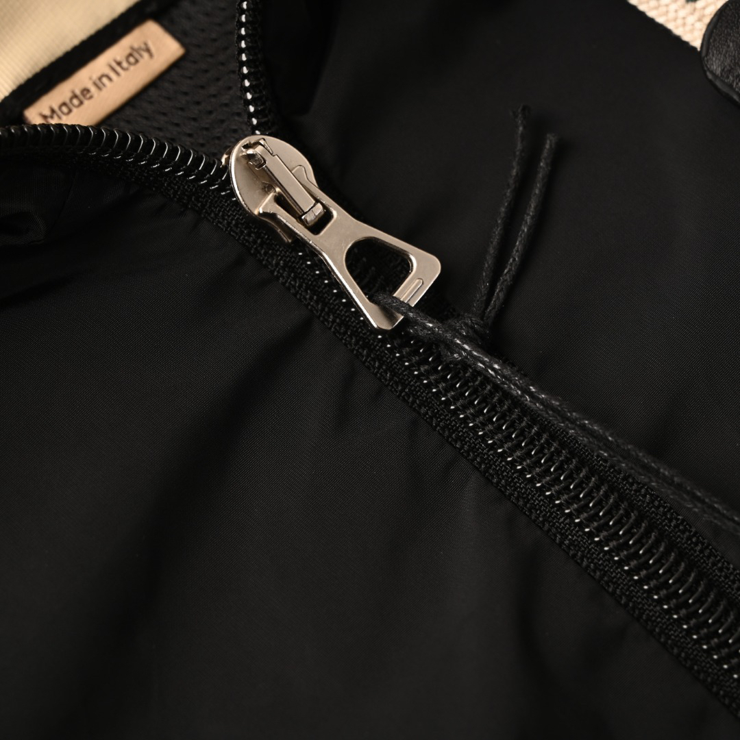 Gucci Clothing-349