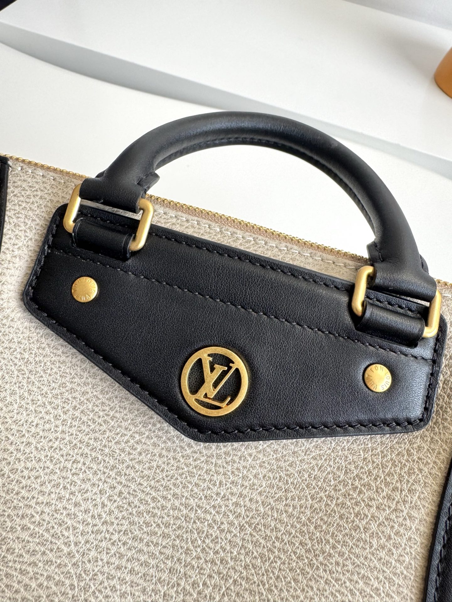Louis Vuitton bag-201