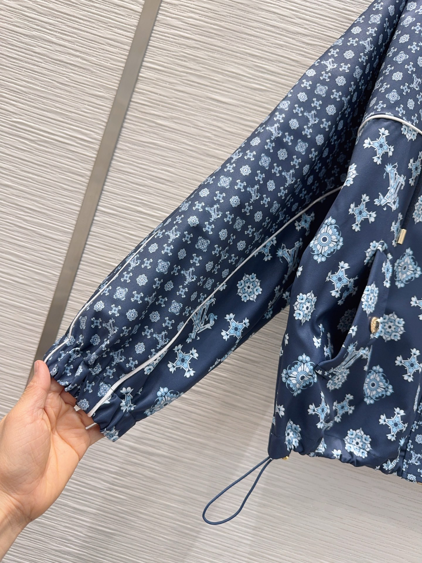 LV Clothing-271