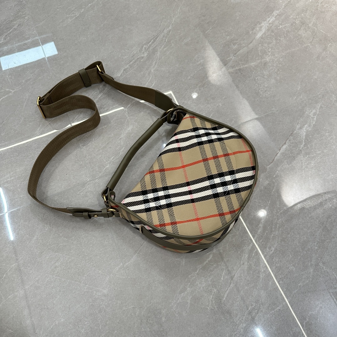 Burberry bag-137