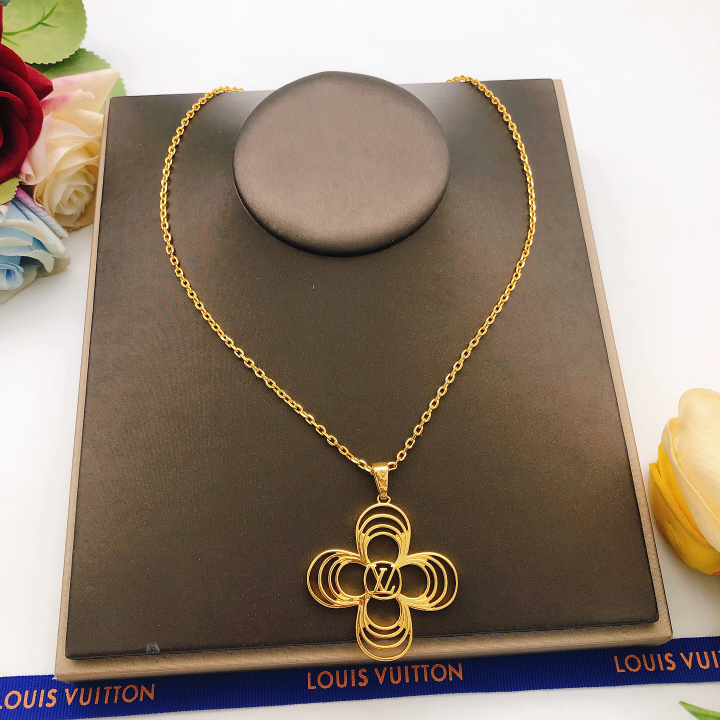 LV necklace-74
