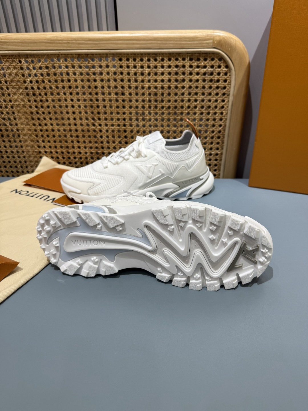 Lv Sneakers-190