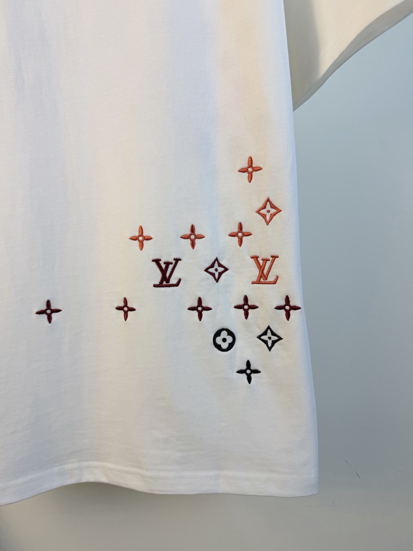 LV clothing-34