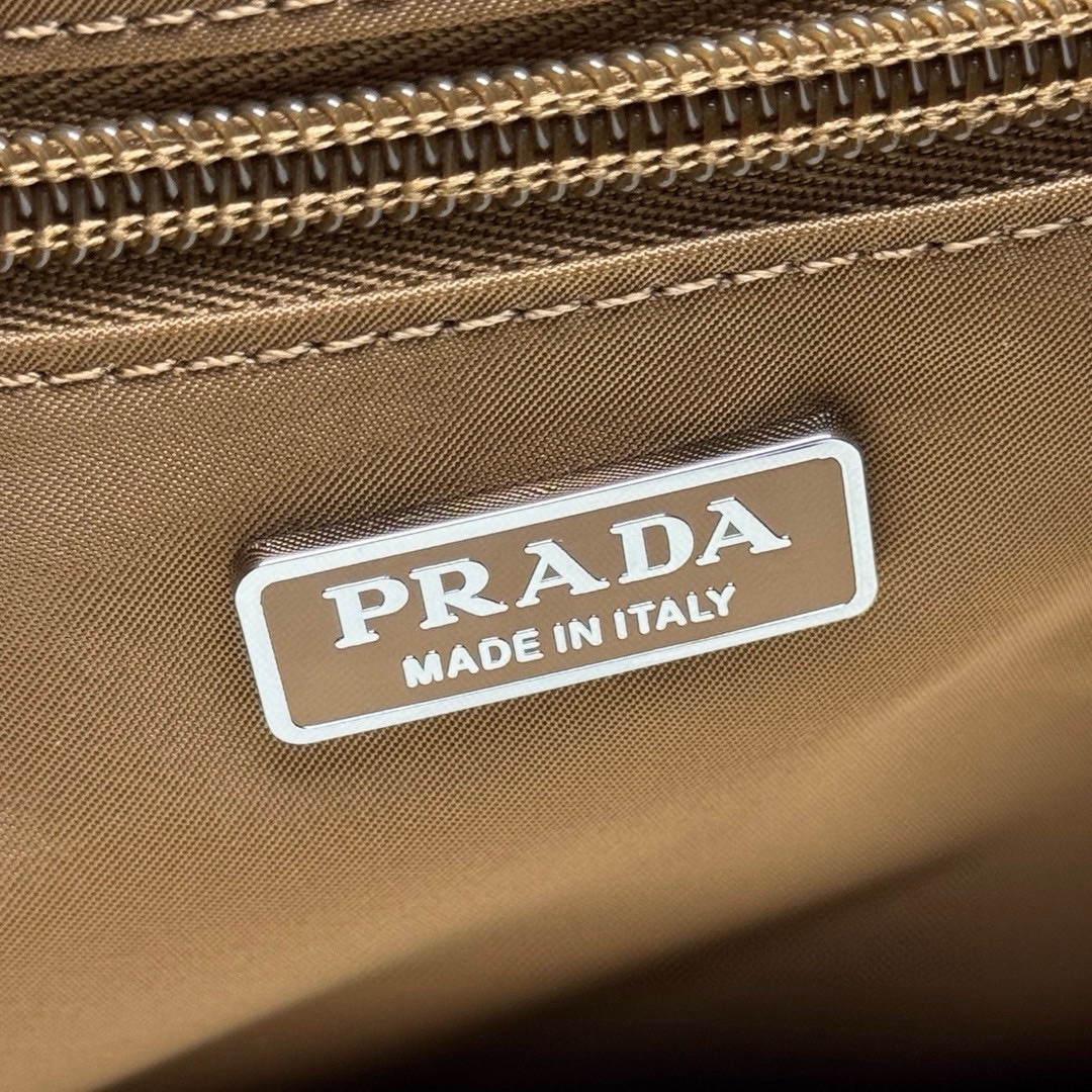 Prada bag-100