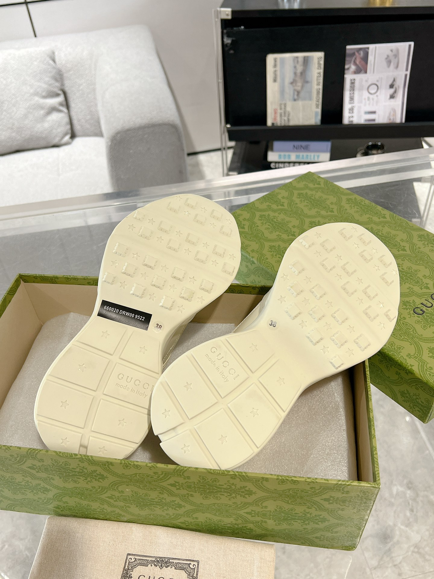 Gucci Sneakers-208