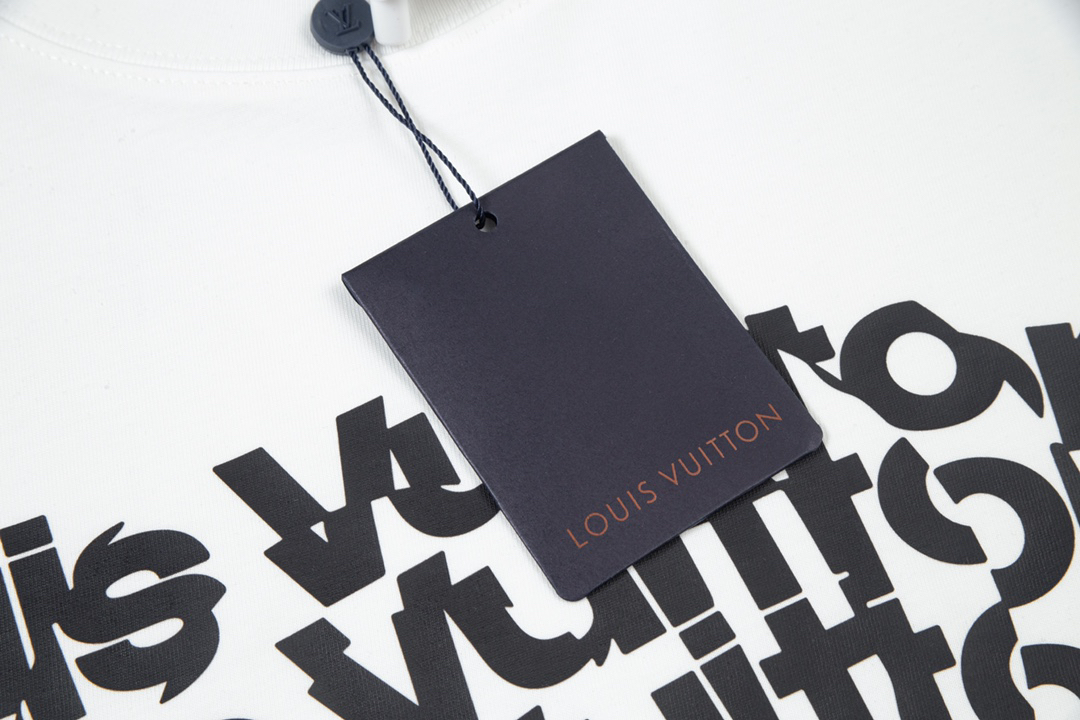 LV clothing-136
