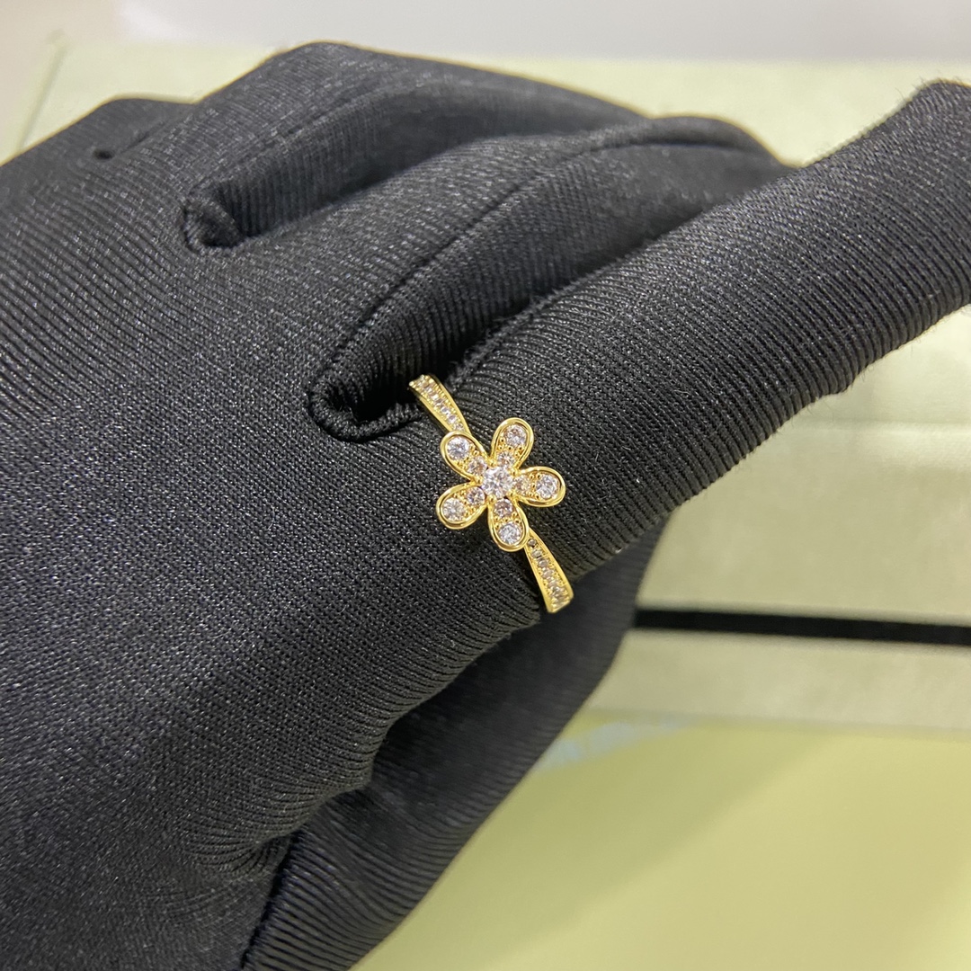 Van Cleef & Arpels ring-22