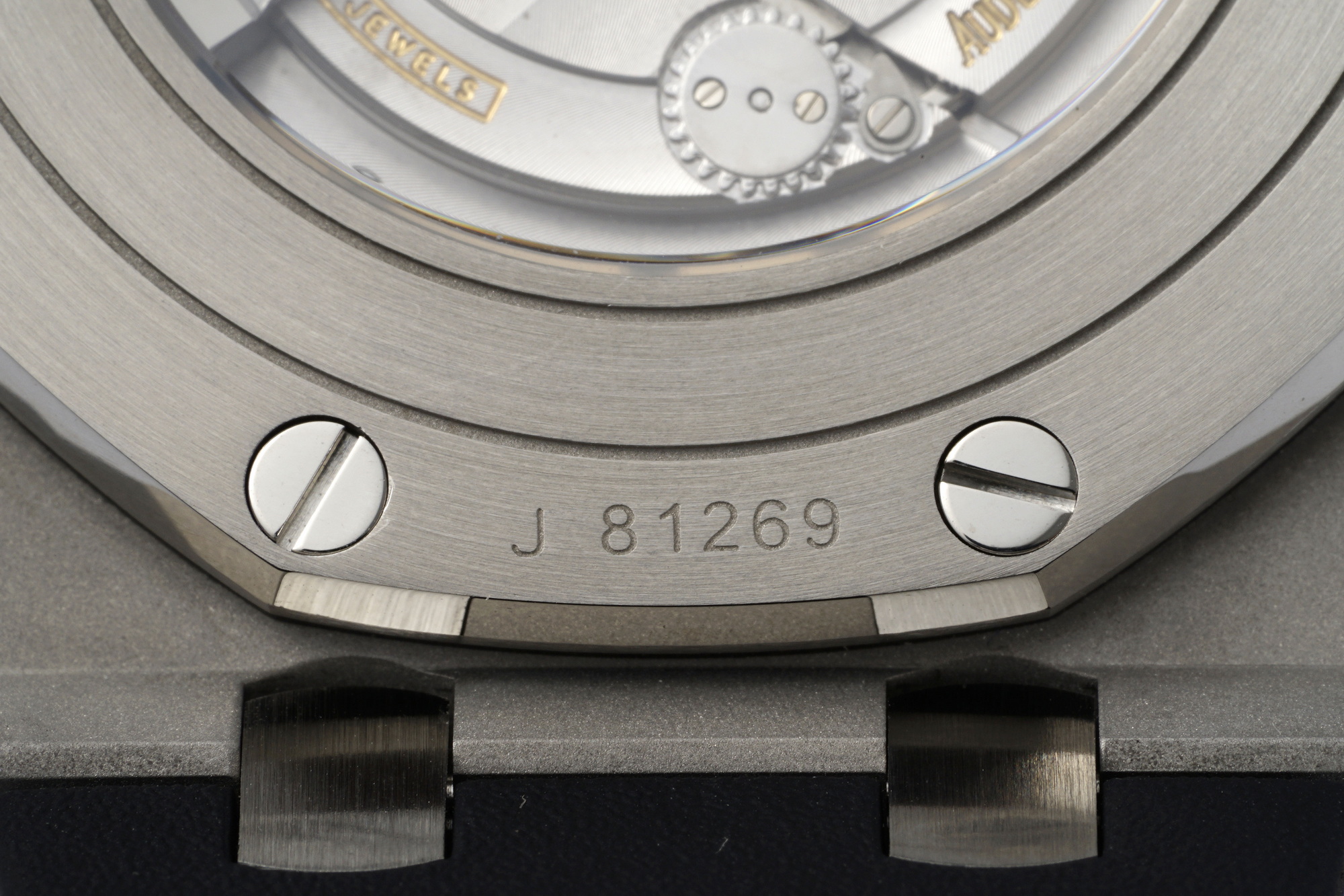 Royal Oak Offshore 44 mm, Grey Ref. 26400IO.OO.A004CA.01