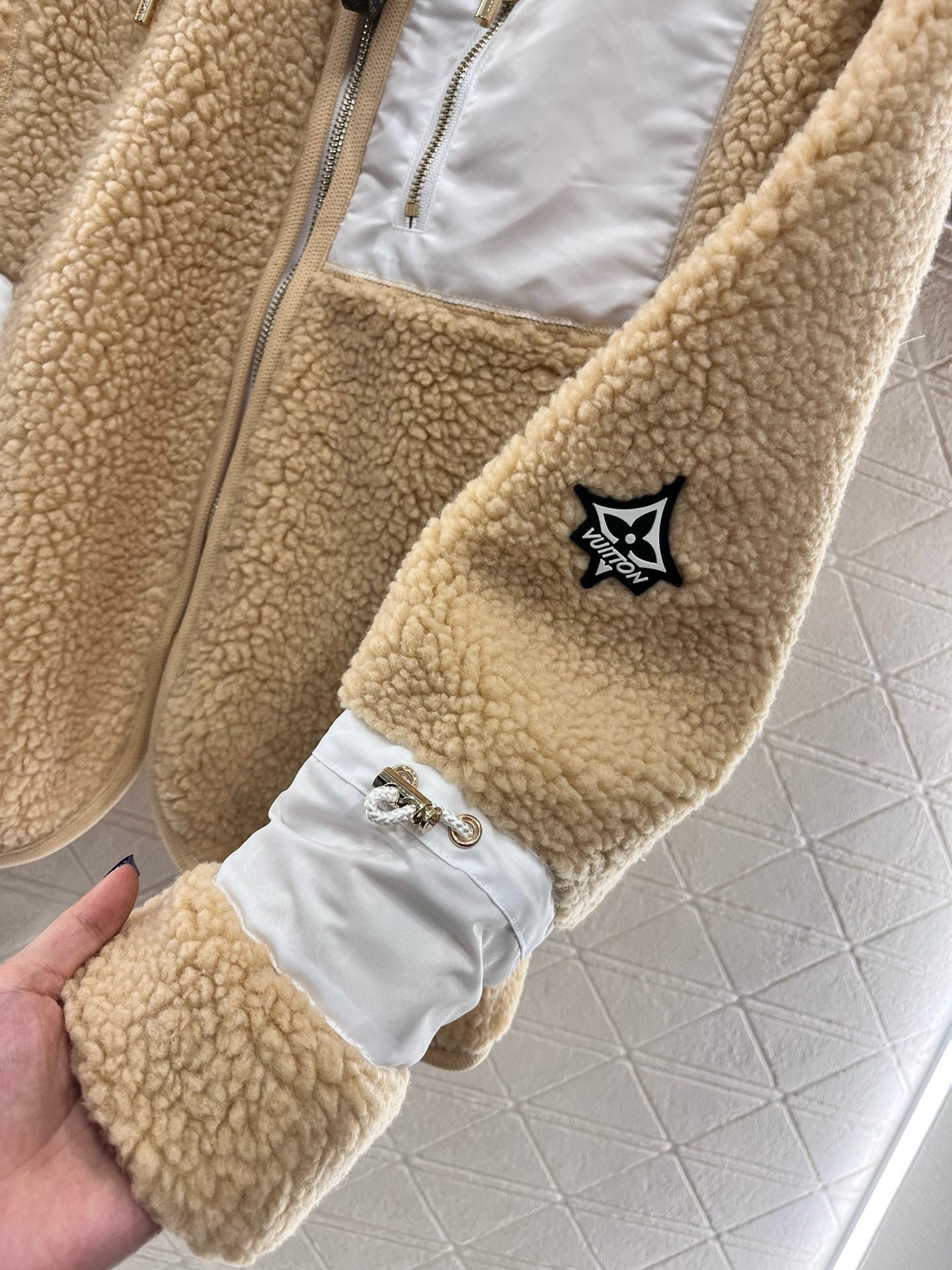 LV Clothing-323
