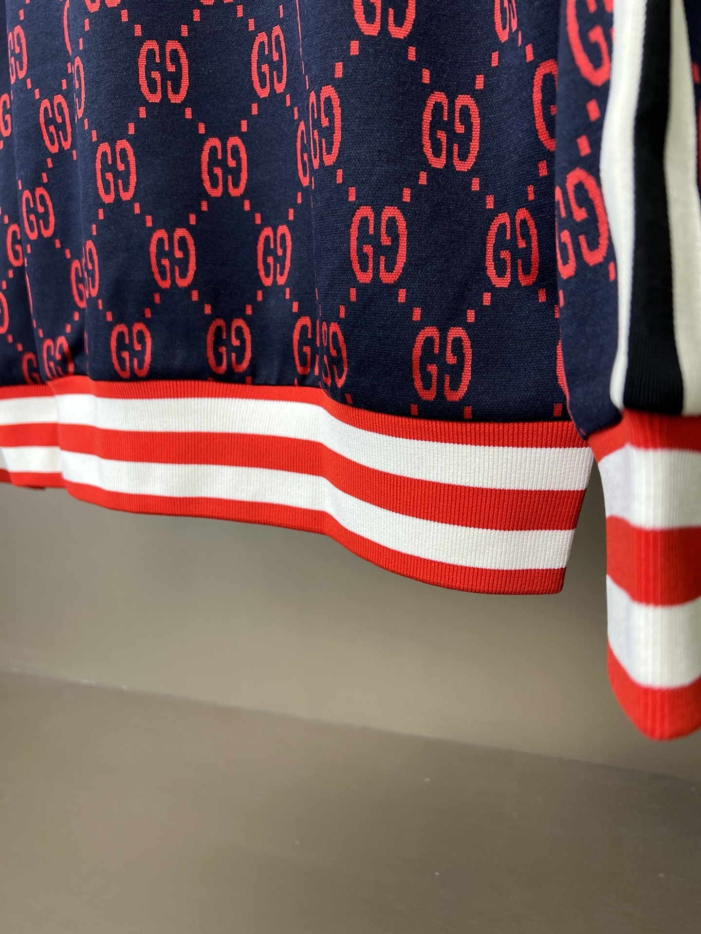 Gucci Clothing-346