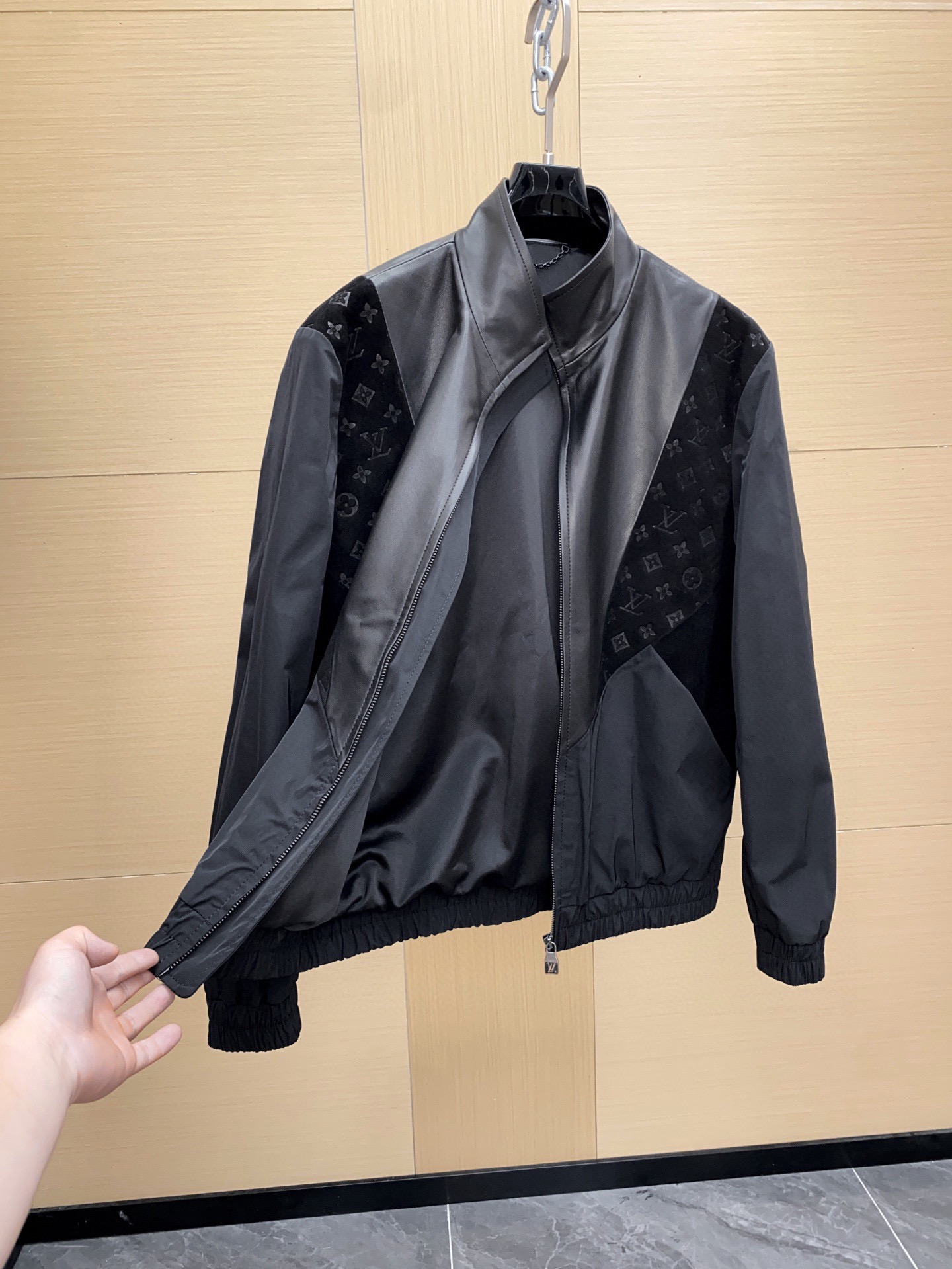 LV Clothing-272