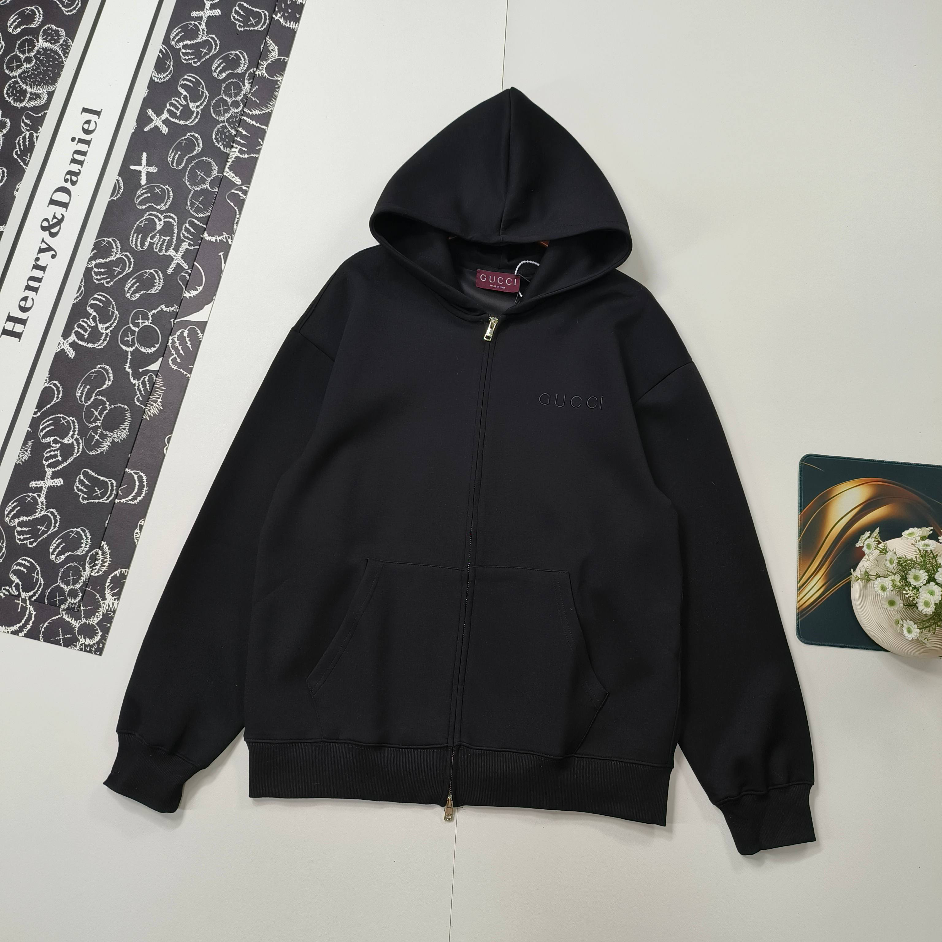 Gucci Clothing-298