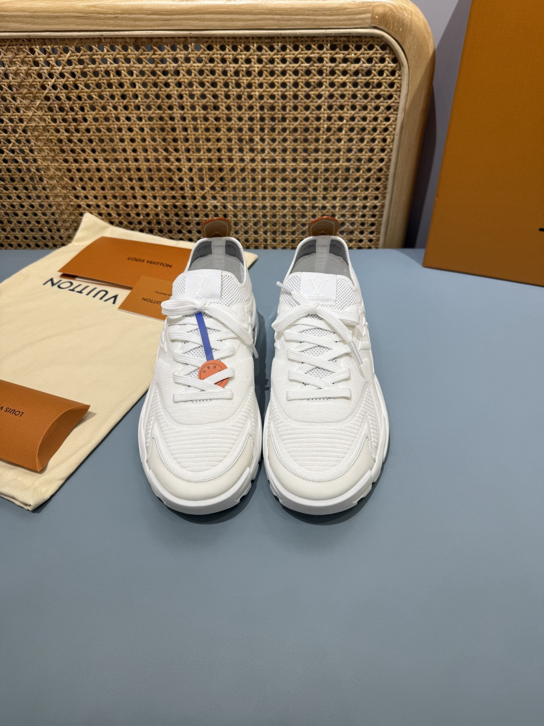Lv Sneakers-190