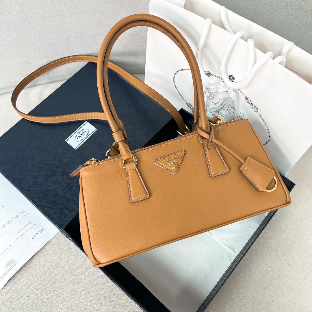 Prada bag-4