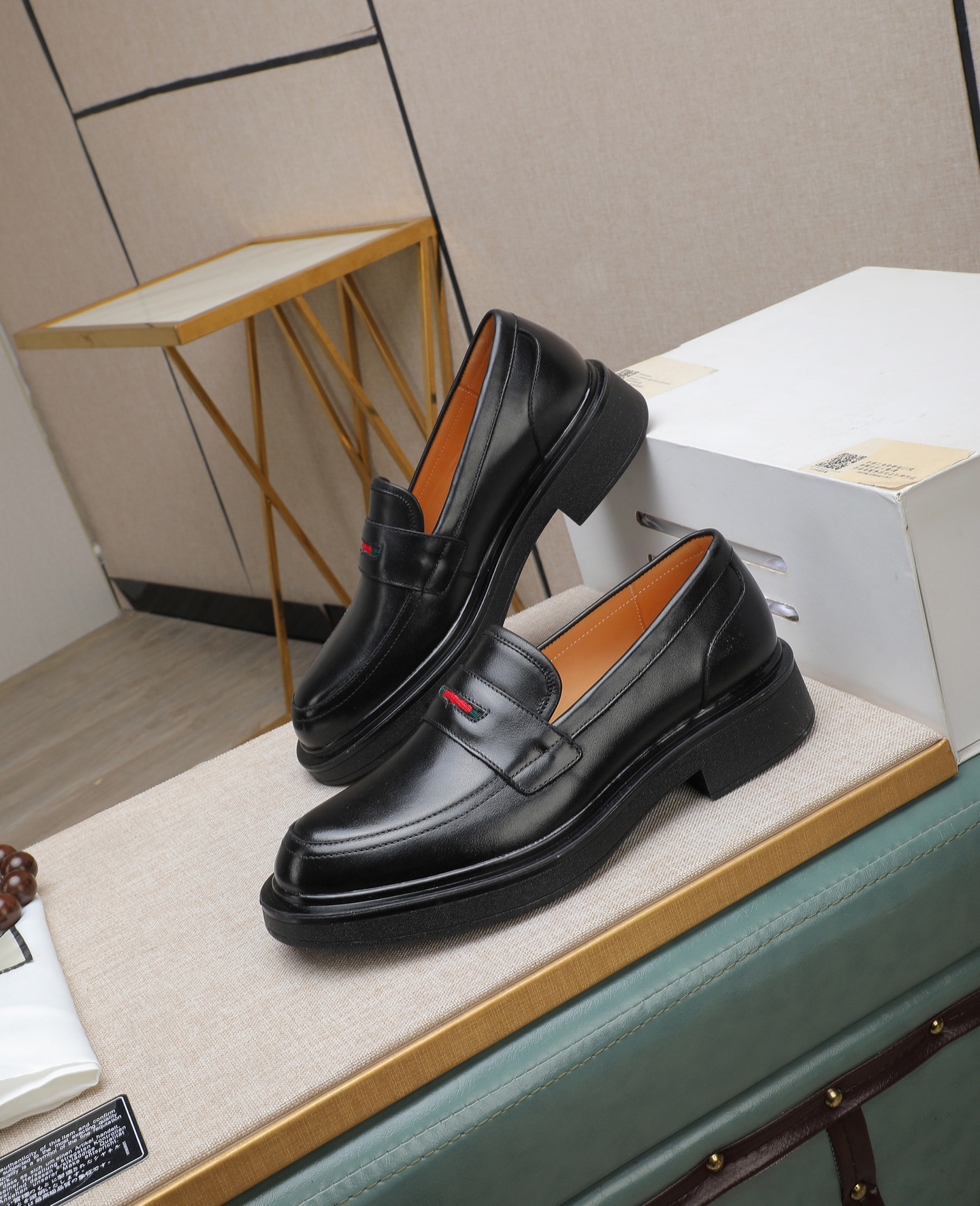 Gucci men's leather shoes-132