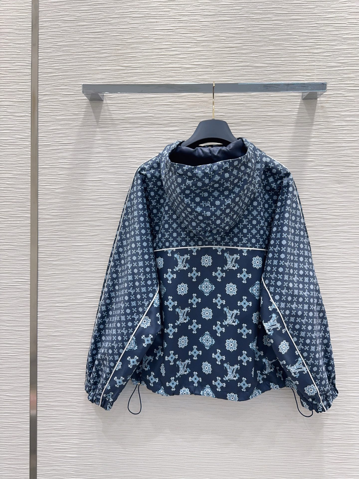 LV Clothing-271