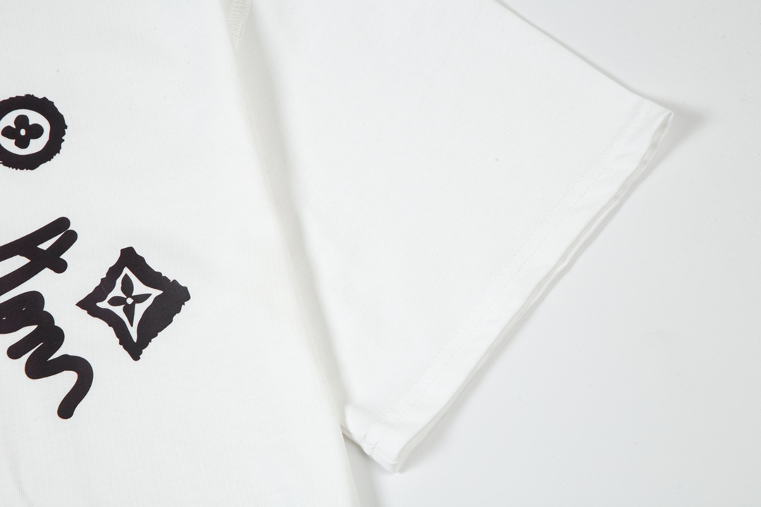 LV clothing-133