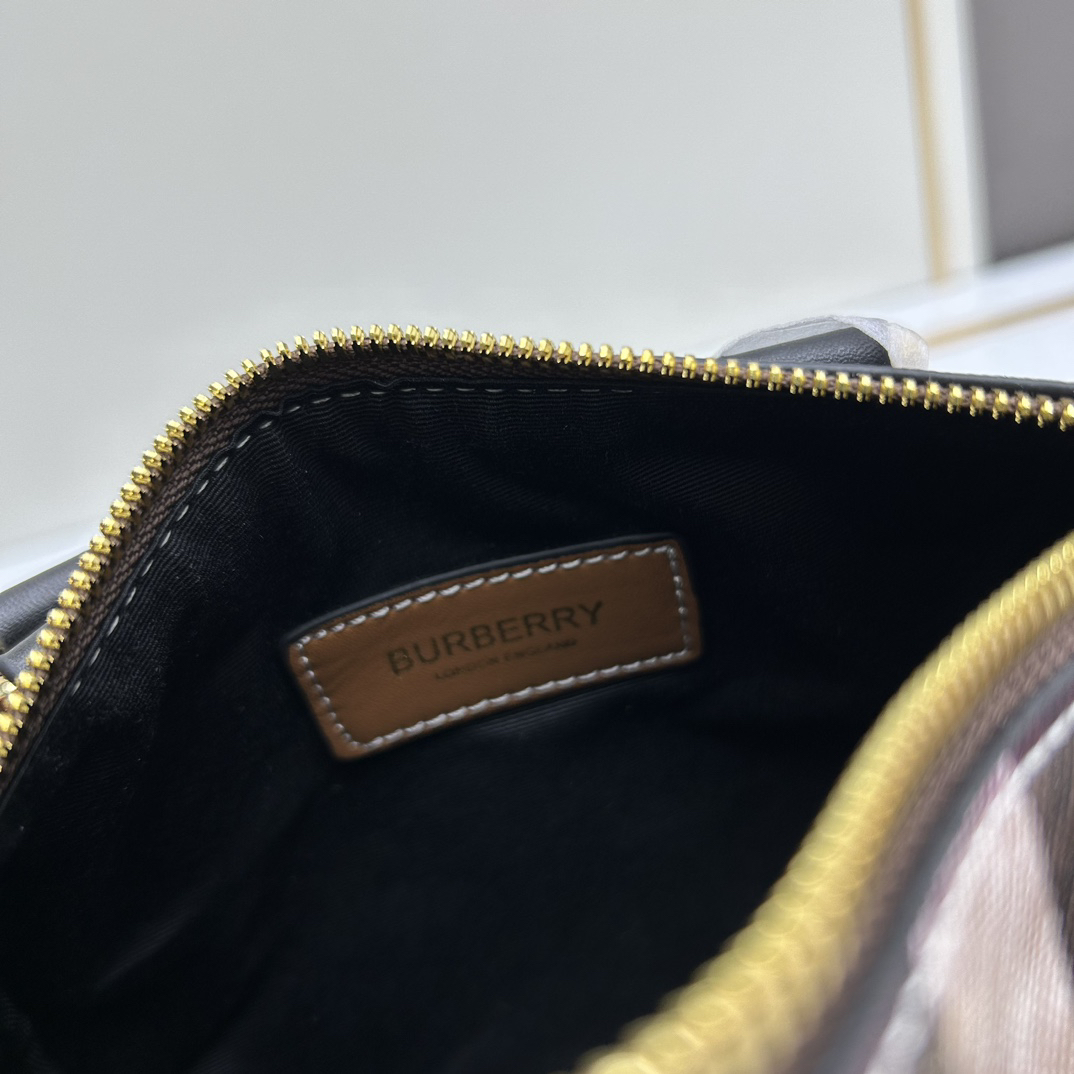 Burberry bag-139