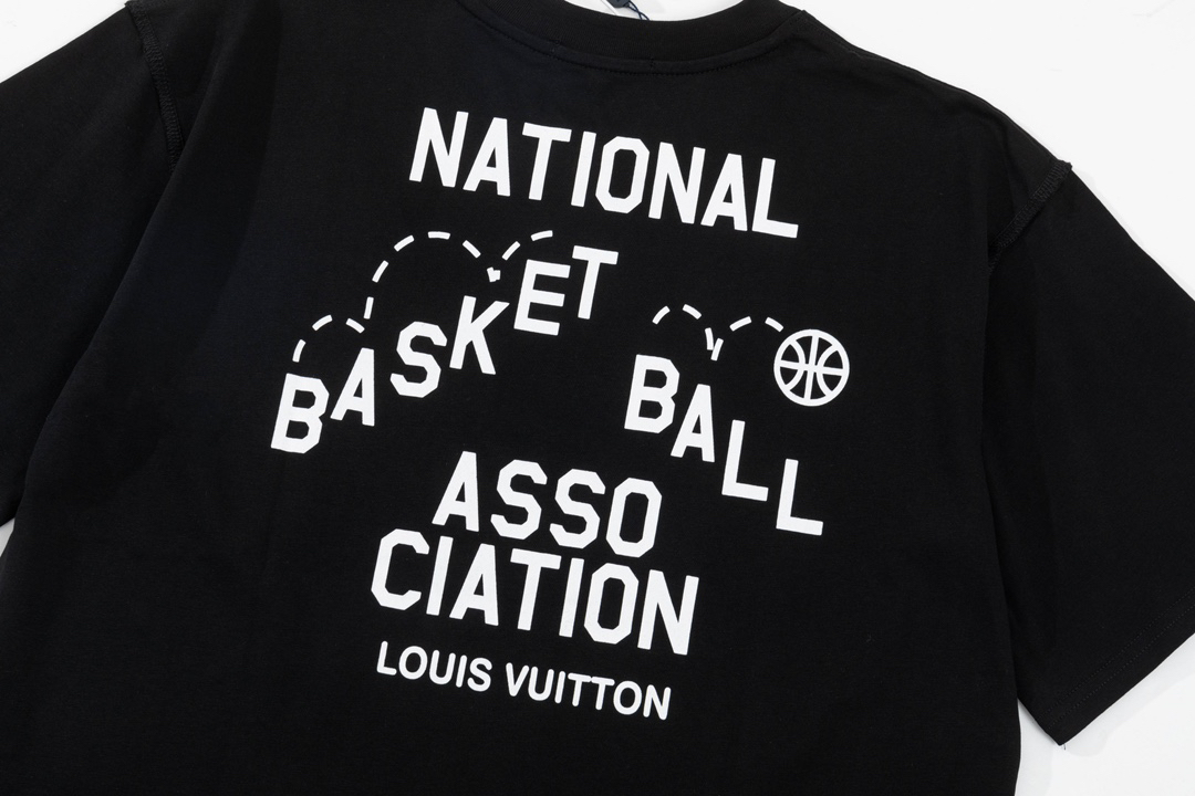 LV clothing-148