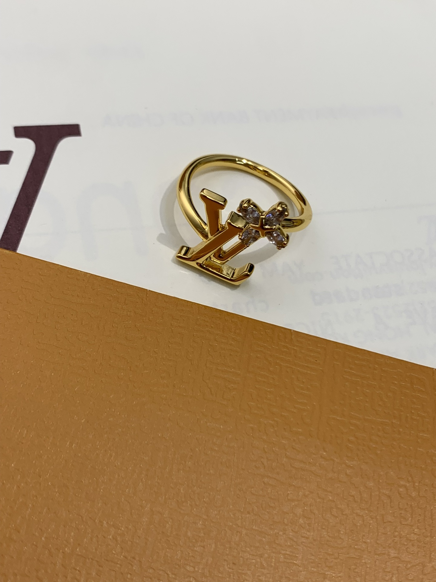 LV ring-82