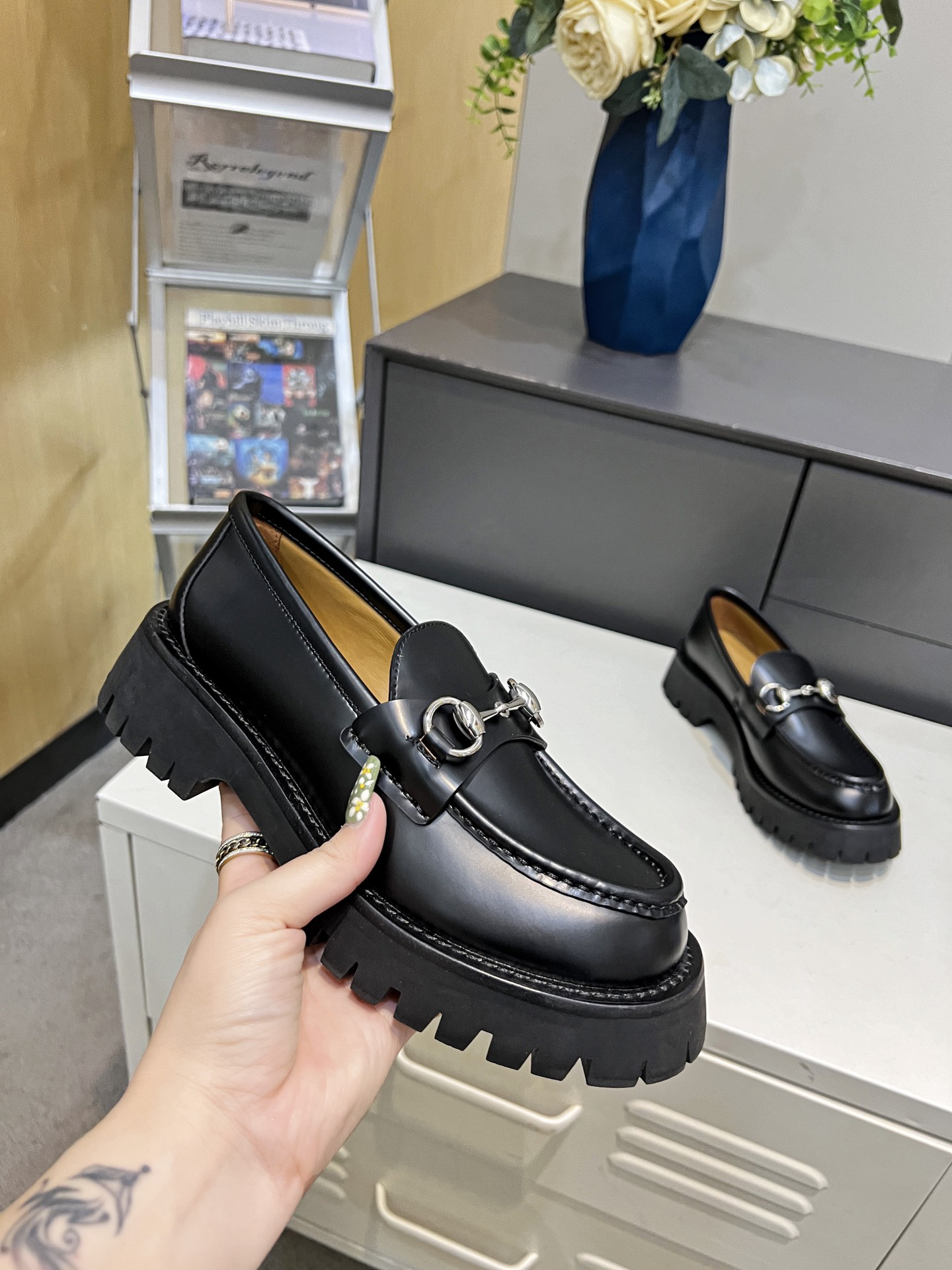 Gucci women's leather shoes-5