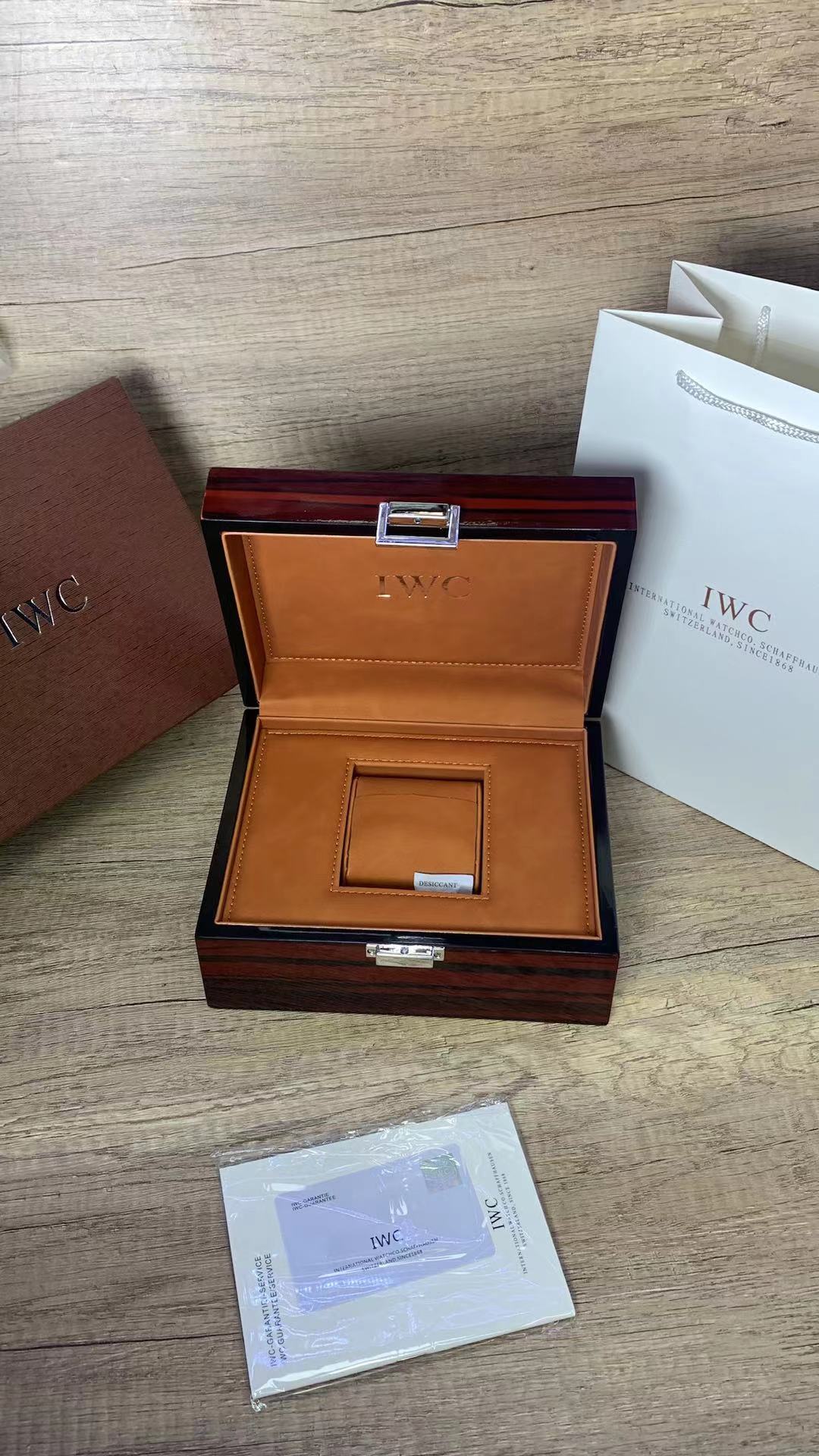 IW* Watch Box