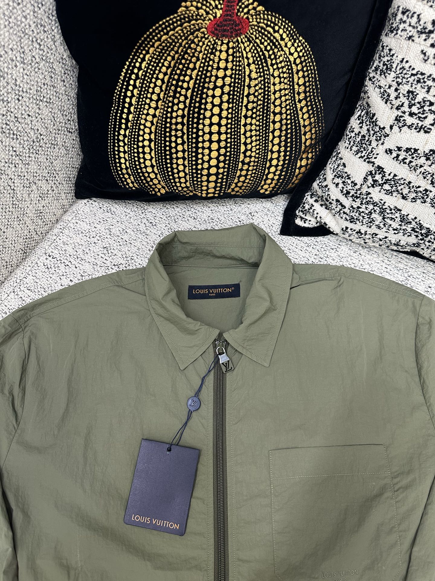 LV Clothing-336