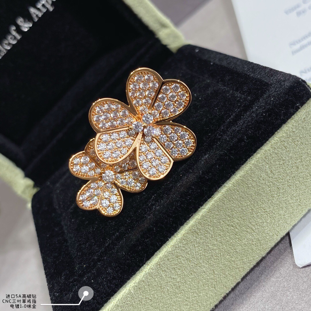 Van Cleef & Arpels ring-91