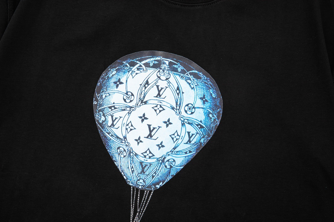 LV clothing-259