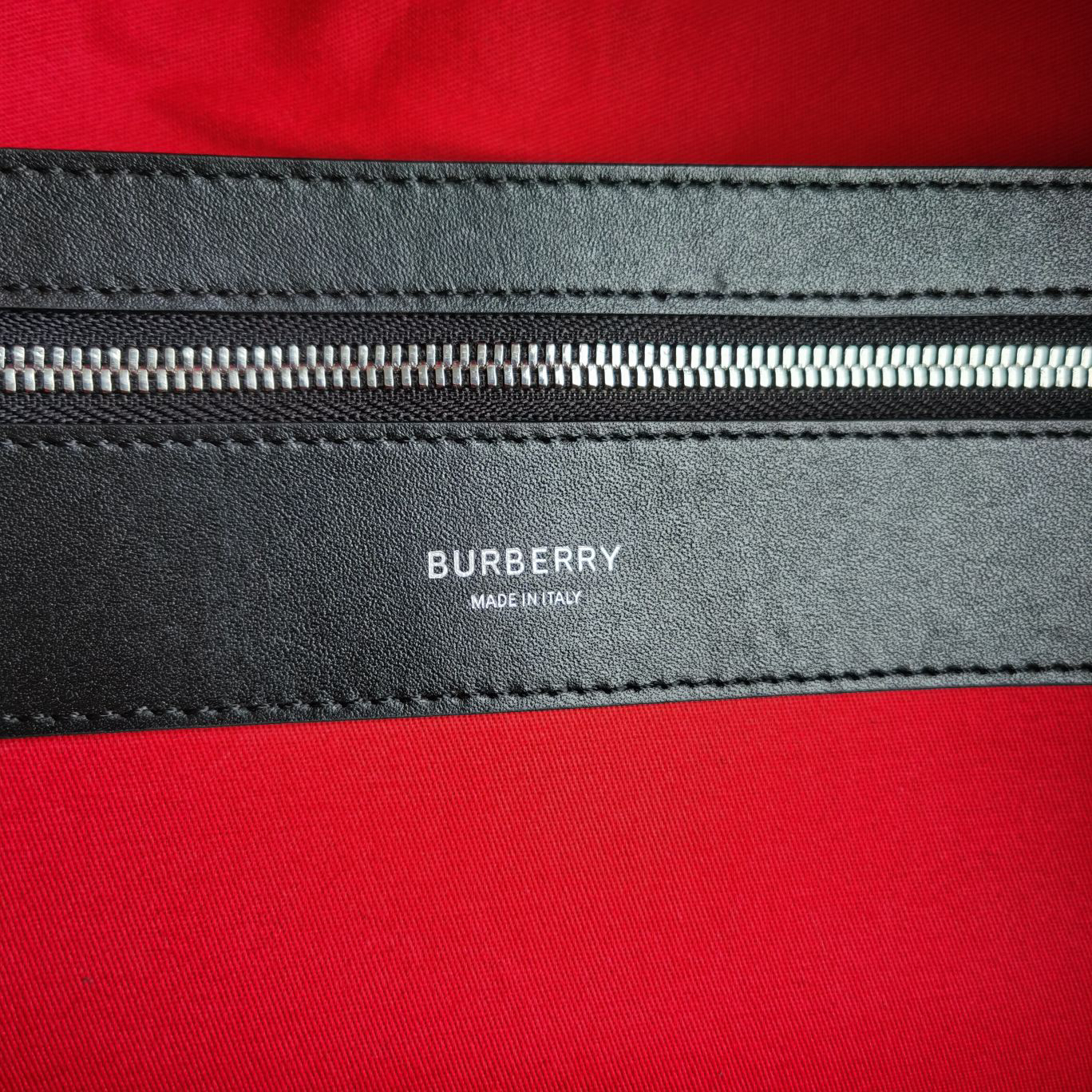 Burberry bag-118