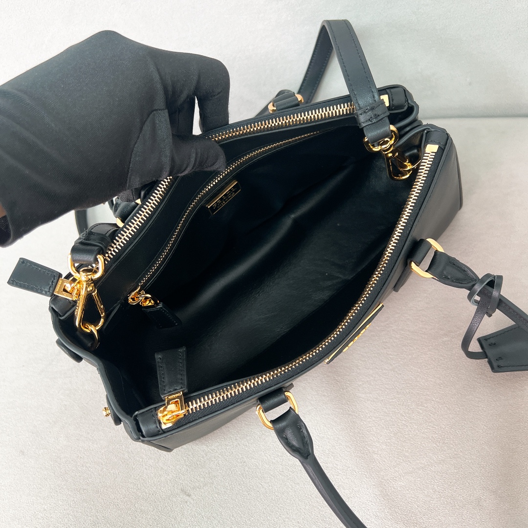 Prada bag-5