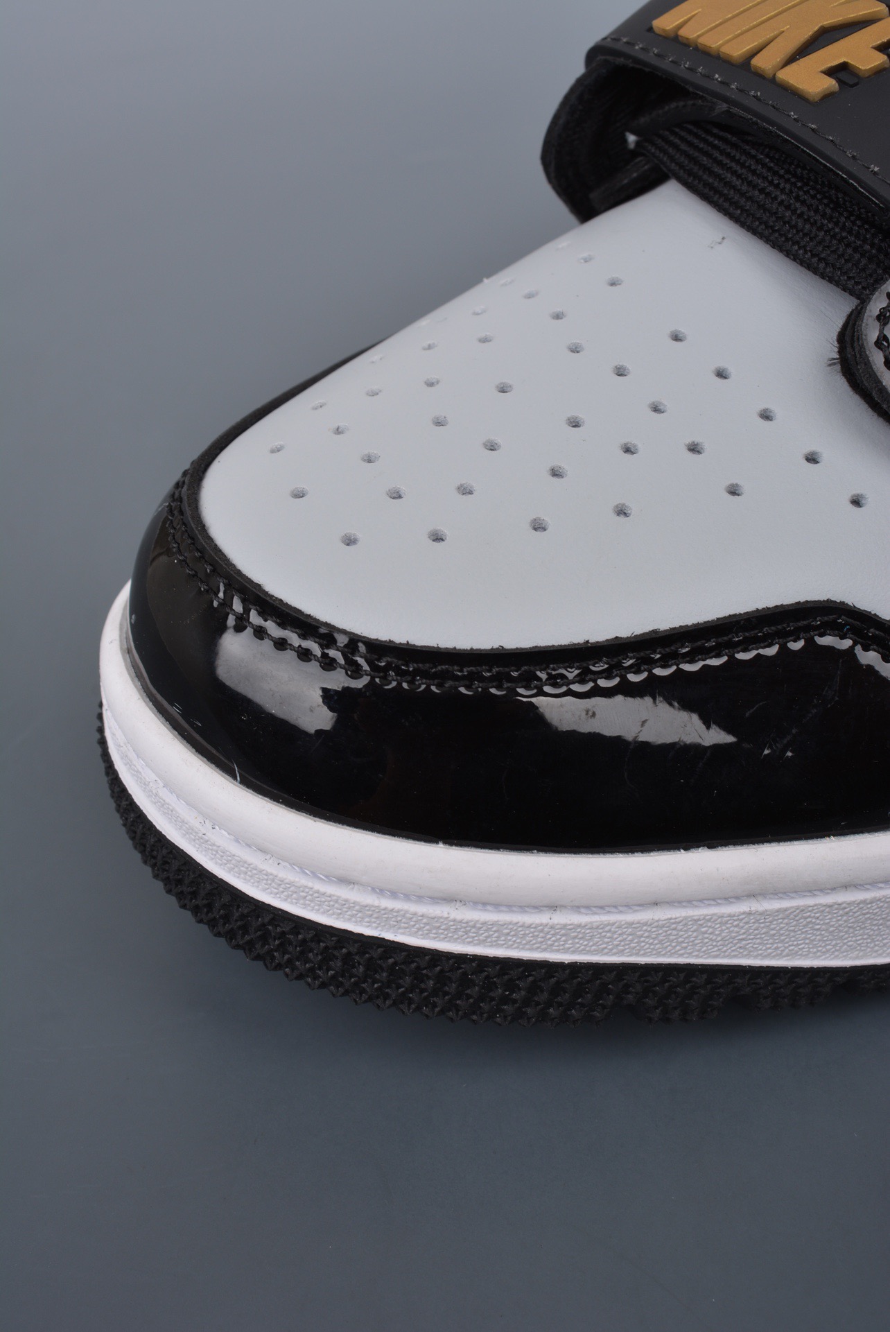Nike Sneakers-324