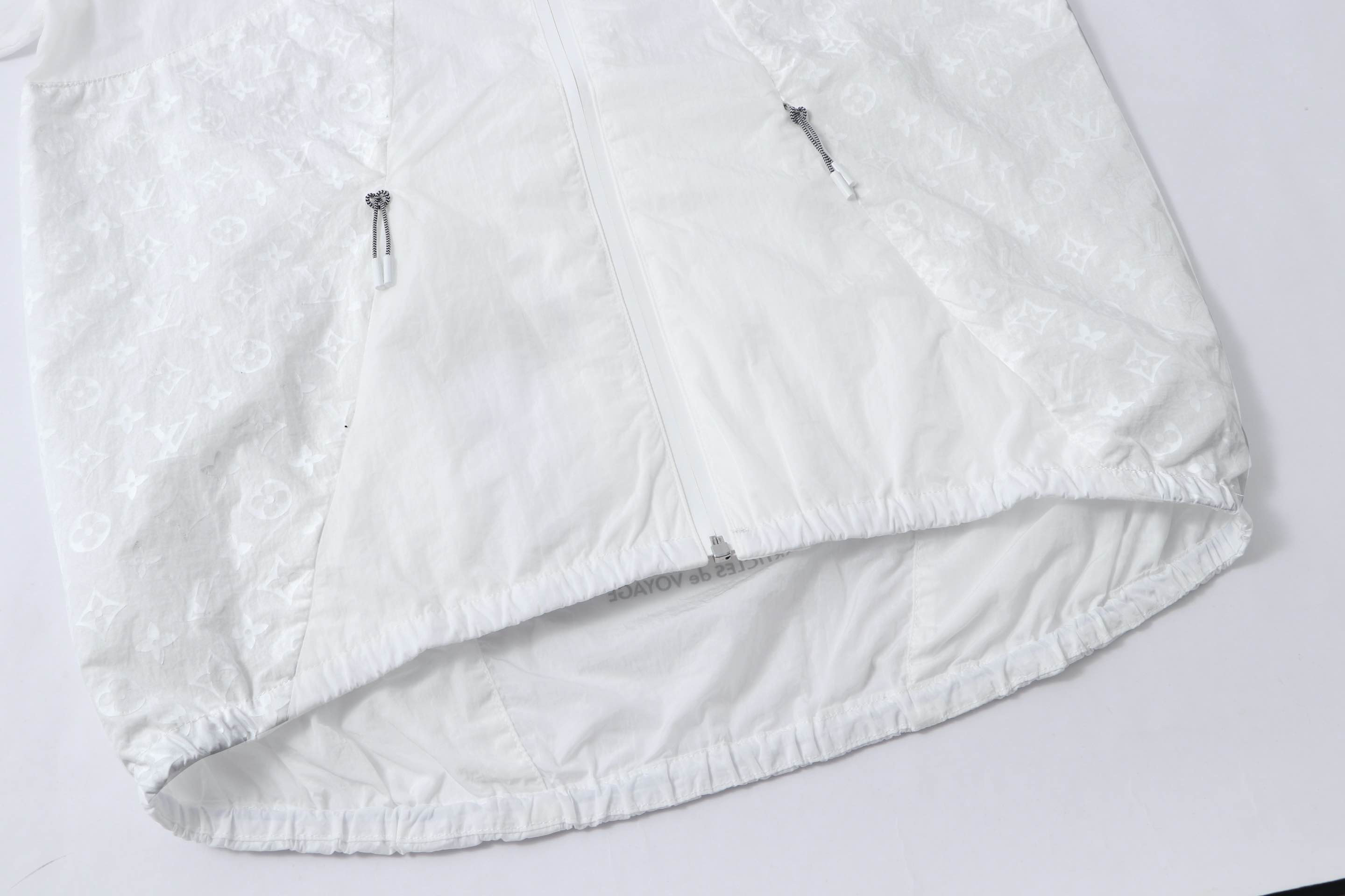 LV Clothing-345
