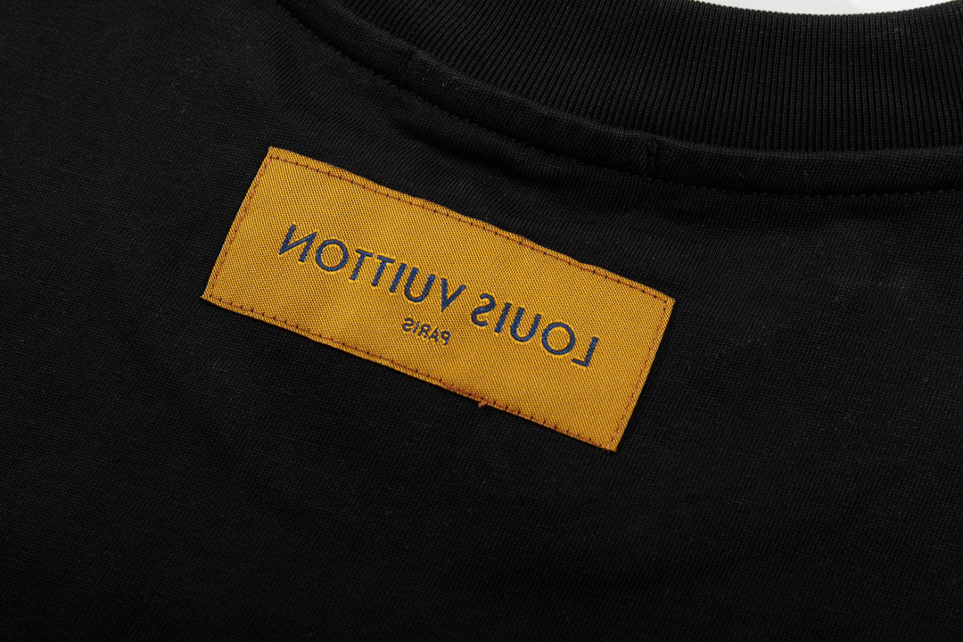 LV clothing-251