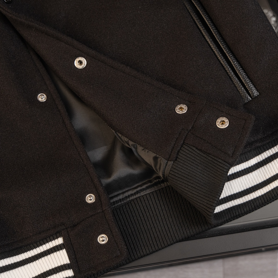 LV Clothing-311
