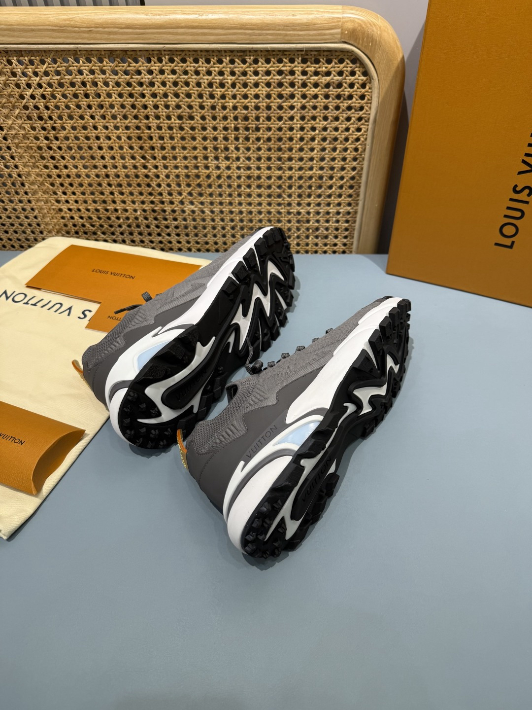 Lv Sneakers-179