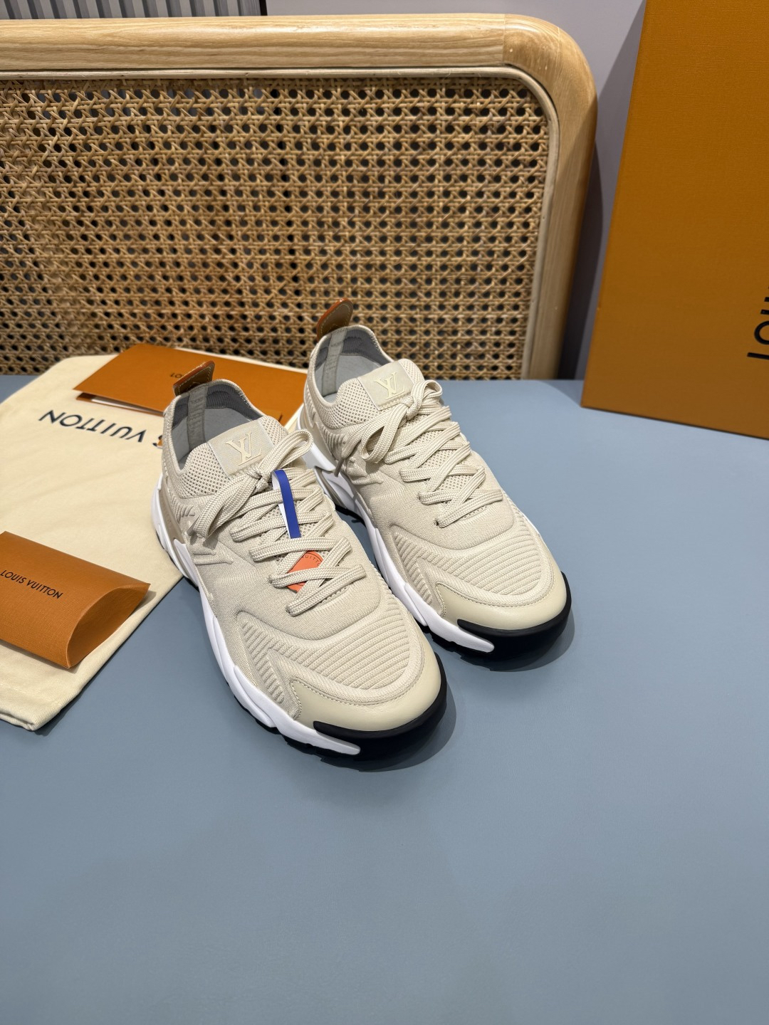 Lv Sneakers-185
