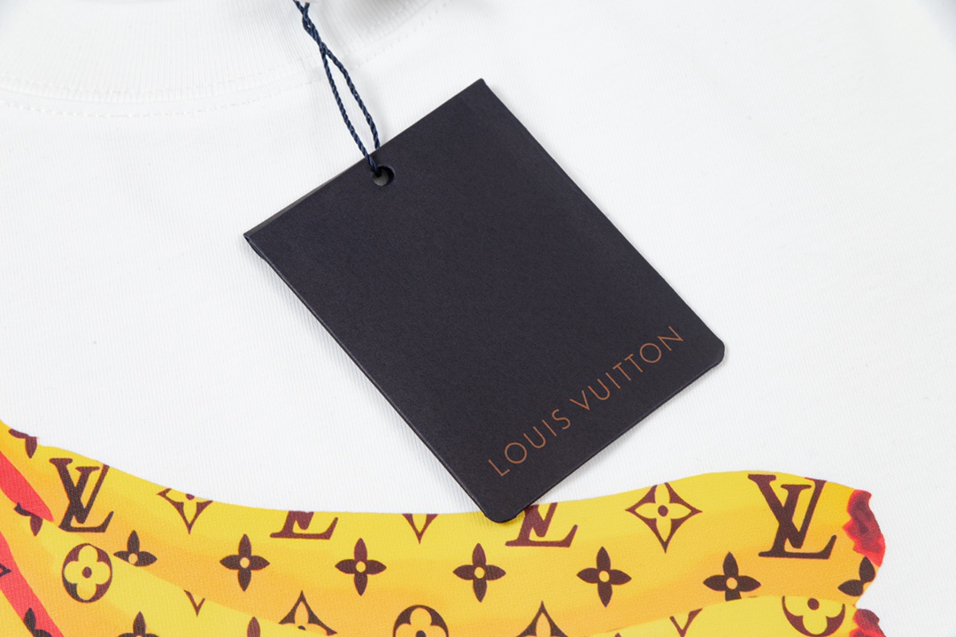 LV clothing-142