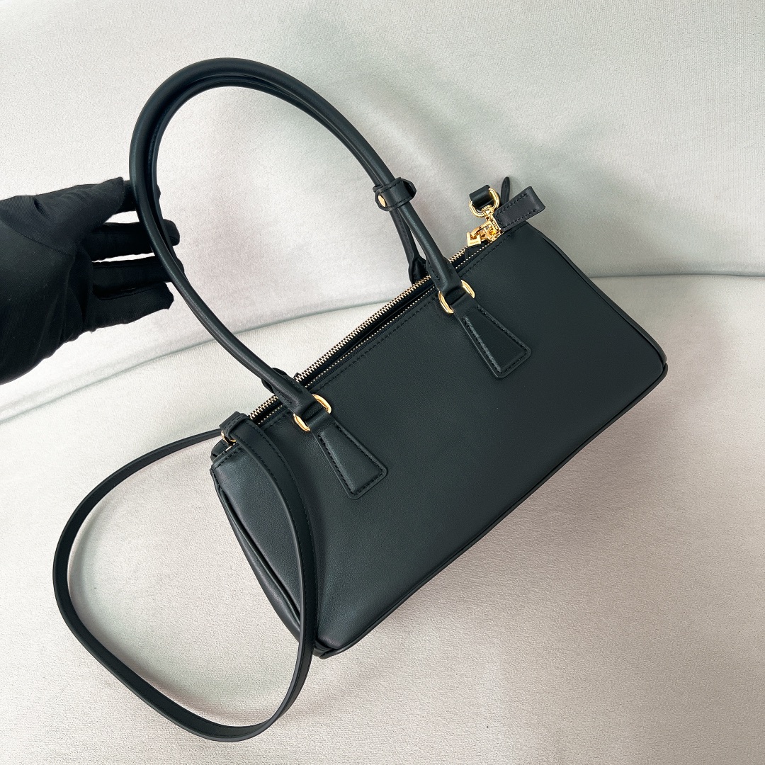 Prada bag-5