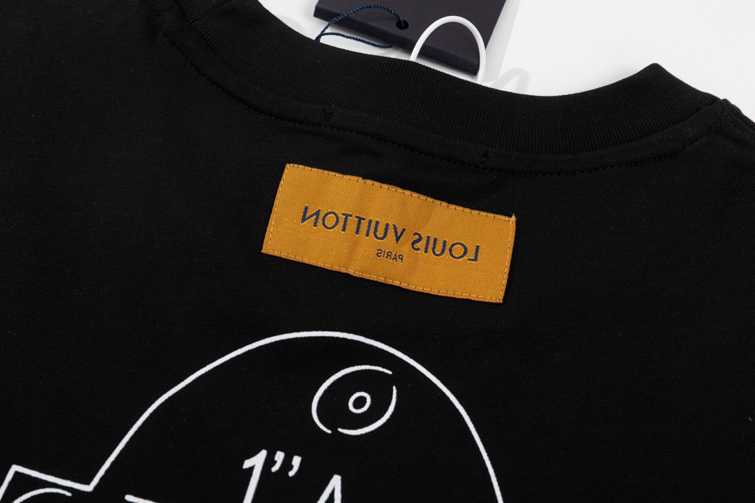 LV clothing-173