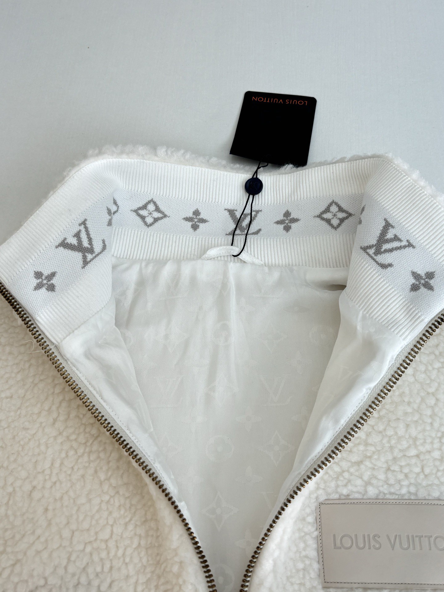 LV Clothing-296